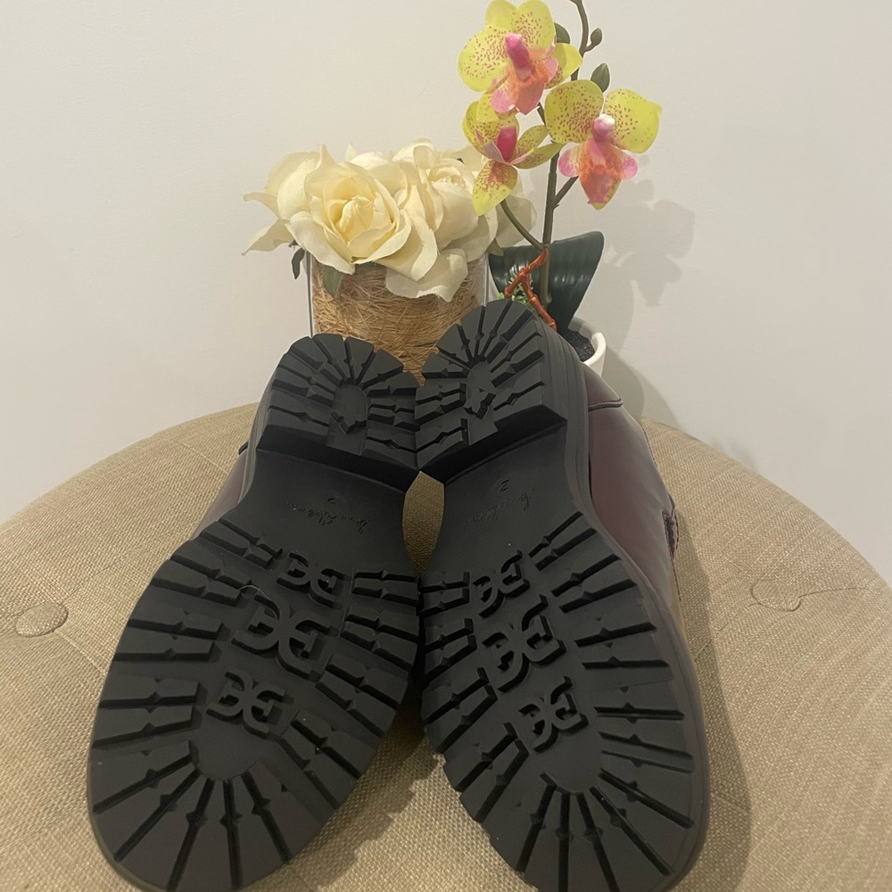 *New* Sam Edelman Burgundy and Gold T-Strap Kids Shoes - Picture 10 of 14